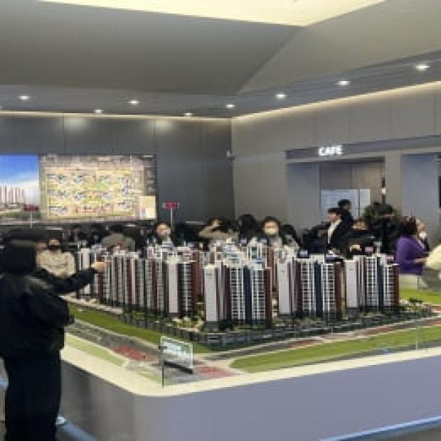 "전세 대신 집 사러 왔어요"…이천중리 예미지 견본주택 '북적'